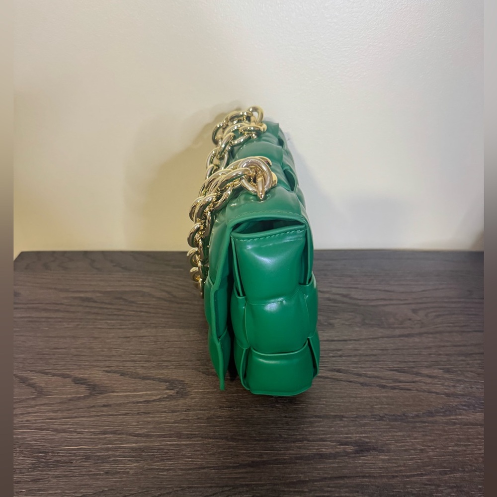 NWT Evalulu Woven Chain Shoulder Bag in Green - Picture 3 of 6